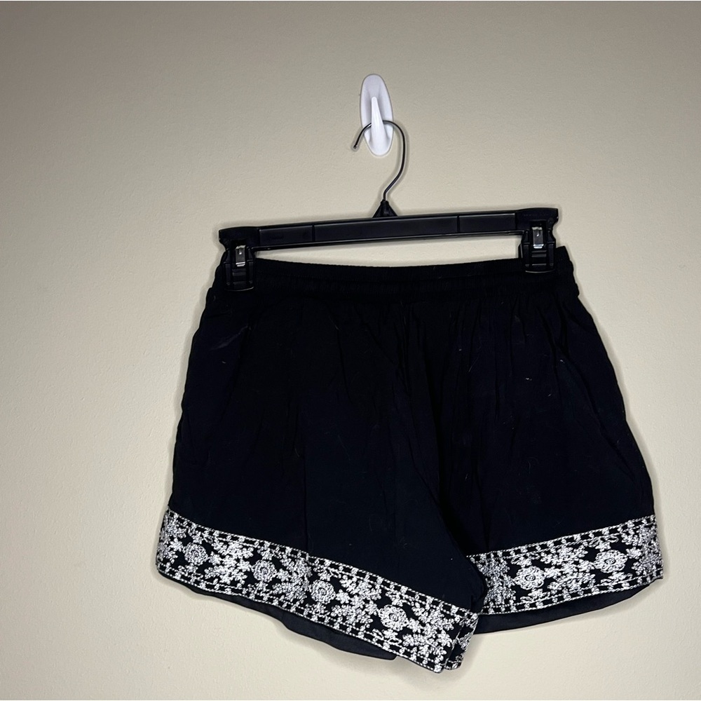 Embroidered Shorts - Picture 6 of 6